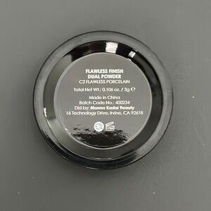 Manna Kadar Flawless Finish Dual Powder